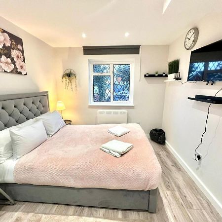 Feltham Golden Residences - Oakway المظهر الخارجي الصورة