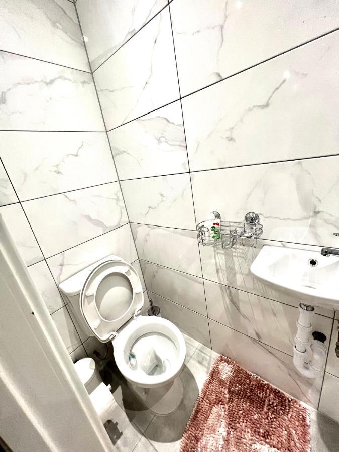 Feltham Golden Residences - Oakway المظهر الخارجي الصورة