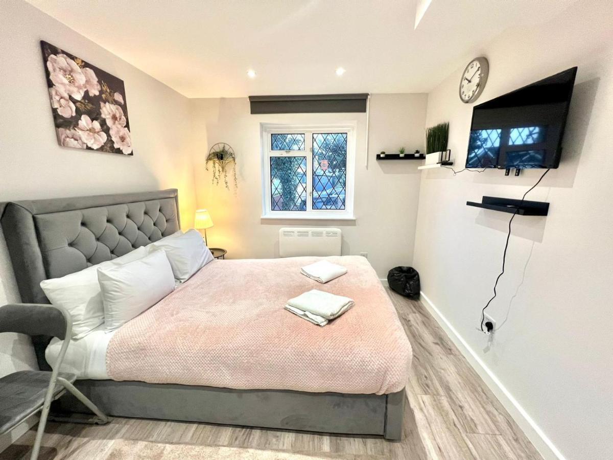 Feltham Golden Residences - Oakway المظهر الخارجي الصورة