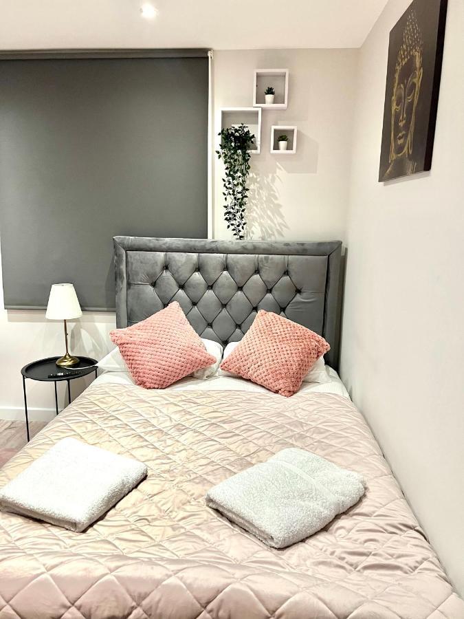 Feltham Golden Residences - Oakway المظهر الخارجي الصورة