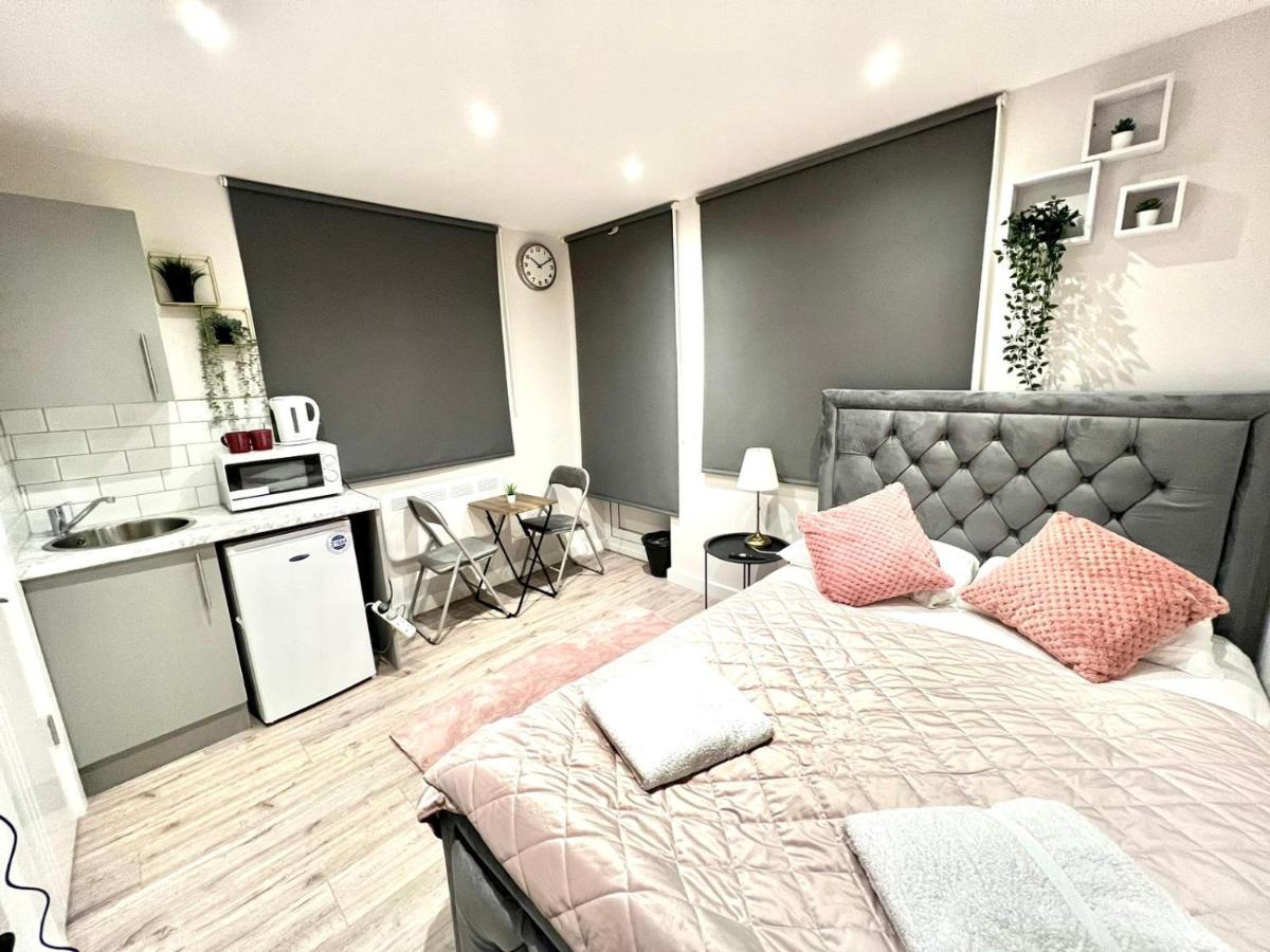 Feltham Golden Residences - Oakway المظهر الخارجي الصورة