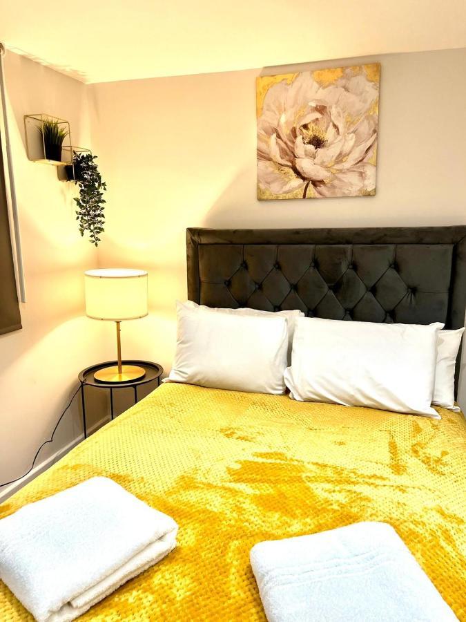 Feltham Golden Residences - Oakway المظهر الخارجي الصورة