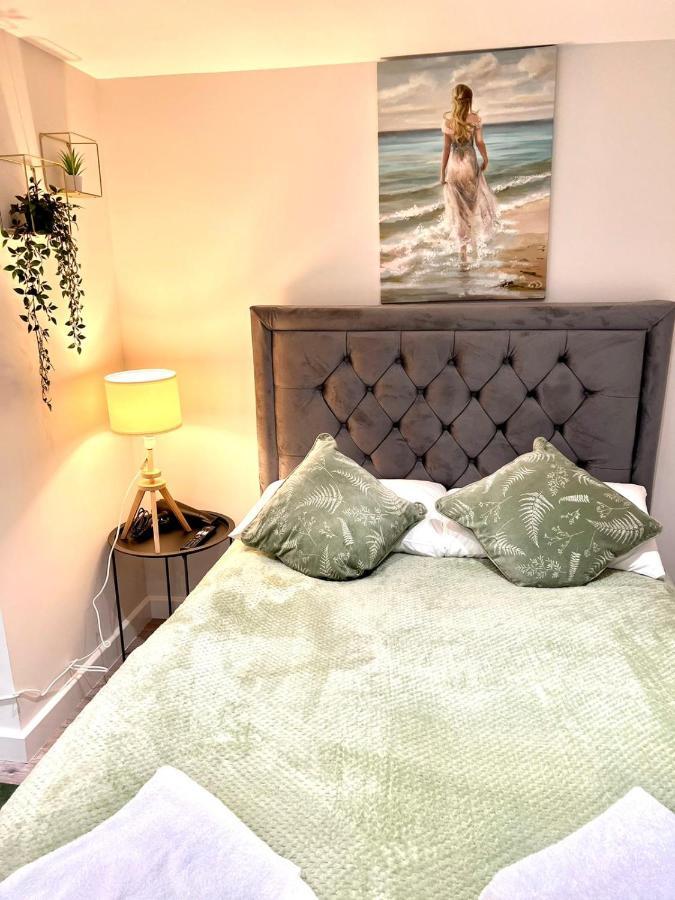 Feltham Golden Residences - Oakway المظهر الخارجي الصورة