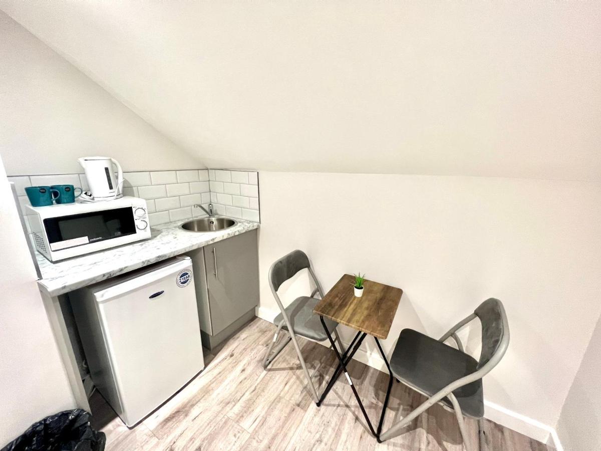 Feltham Golden Residences - Oakway المظهر الخارجي الصورة