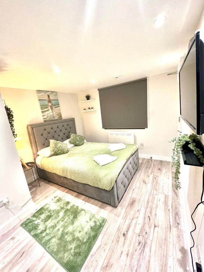 Feltham Golden Residences - Oakway المظهر الخارجي الصورة