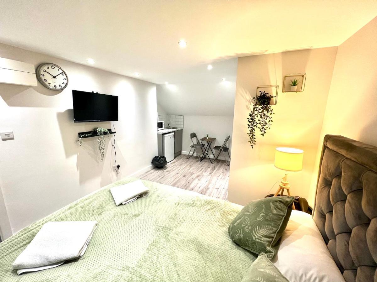 Feltham Golden Residences - Oakway المظهر الخارجي الصورة